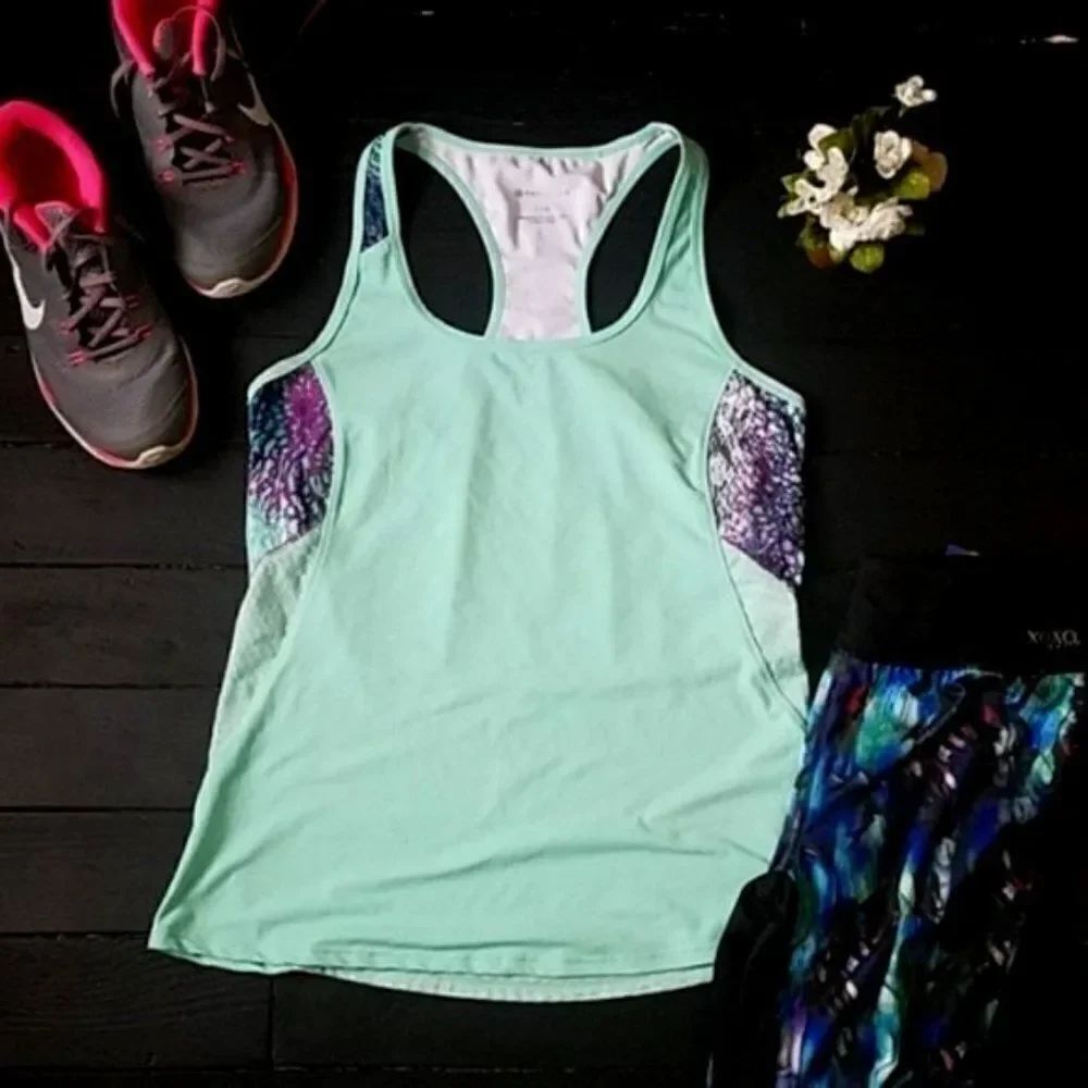 Fabletics tank top  - Picture 2 of 8